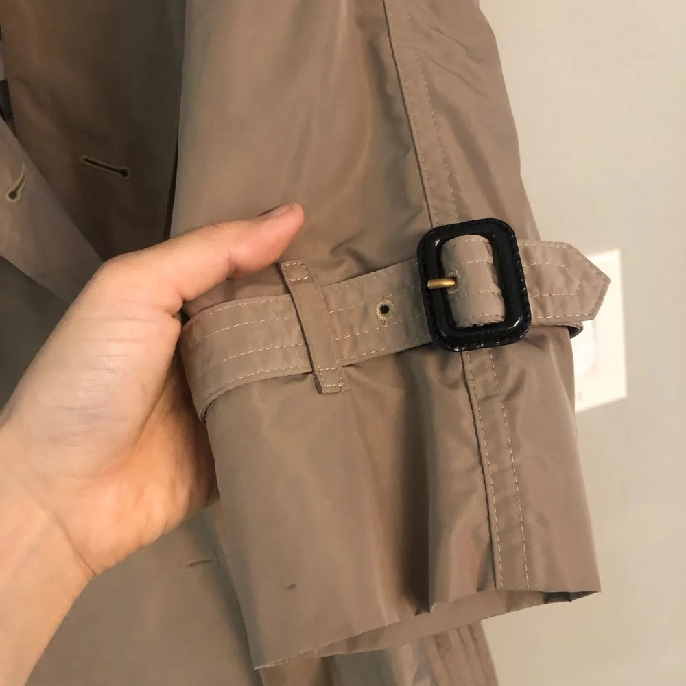 Burberry Tan Trench Coat with Hoodie - Picture 9 of 13